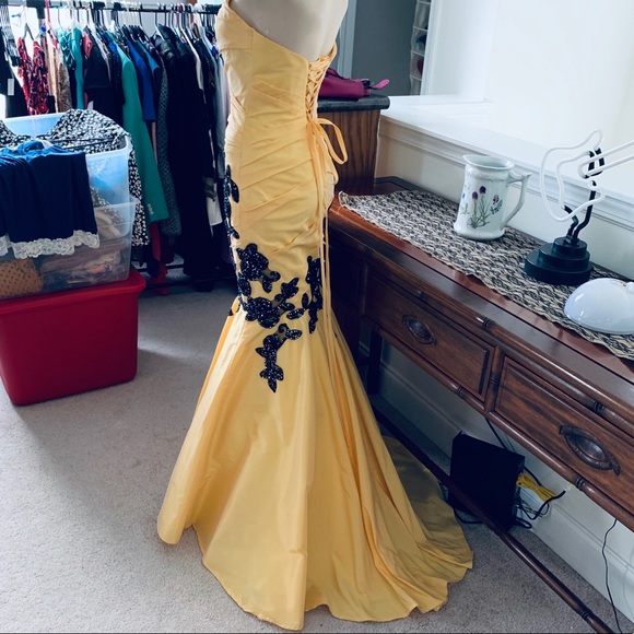 Night moves light yellow & black sequin prom dress - Picture 2 of 7